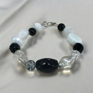 Chic Monochrome Beaded Bracelet